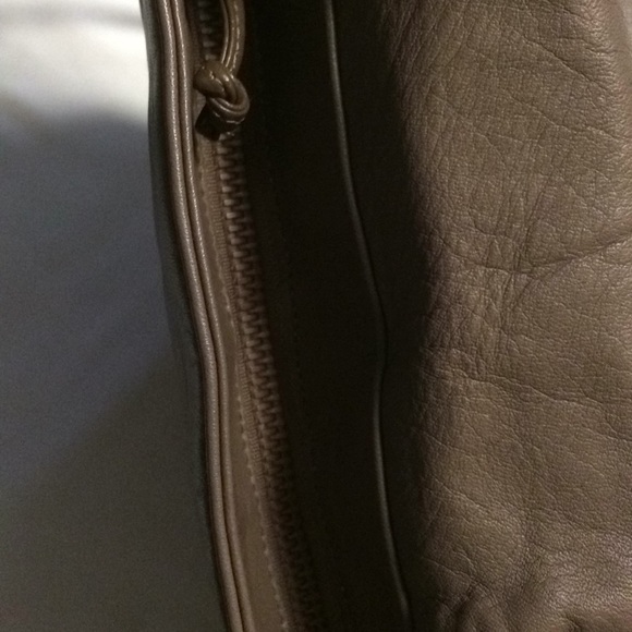 Vintage designer shoulder bag - Picture 3 of 3